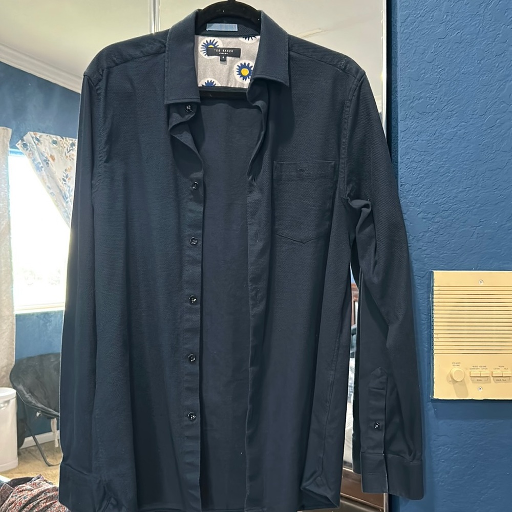 I’m selling this shirt that I brought from Macys . Only wear it once